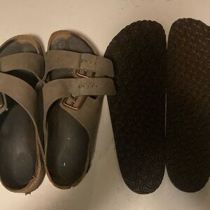 Used Mens Birkenstock’s and soles size 10/44 and in need of repair